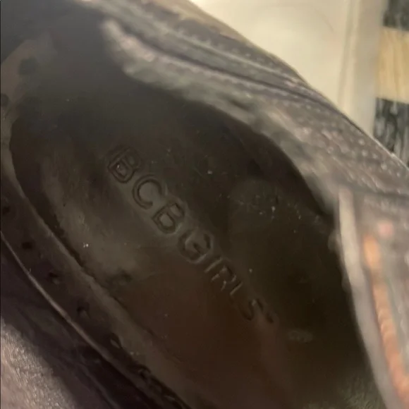 Black Leather Cowboy Boots with Pointed Toe and Decorative Stitching - Picture 2 of 16